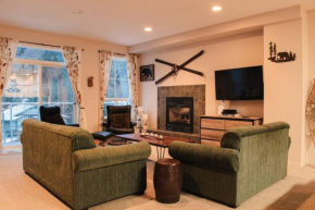 Burfield Lodge, Ski In Ski Out with Hot Tub